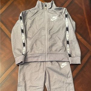 Nike lightweight tracksuit Toddle Boy 3T